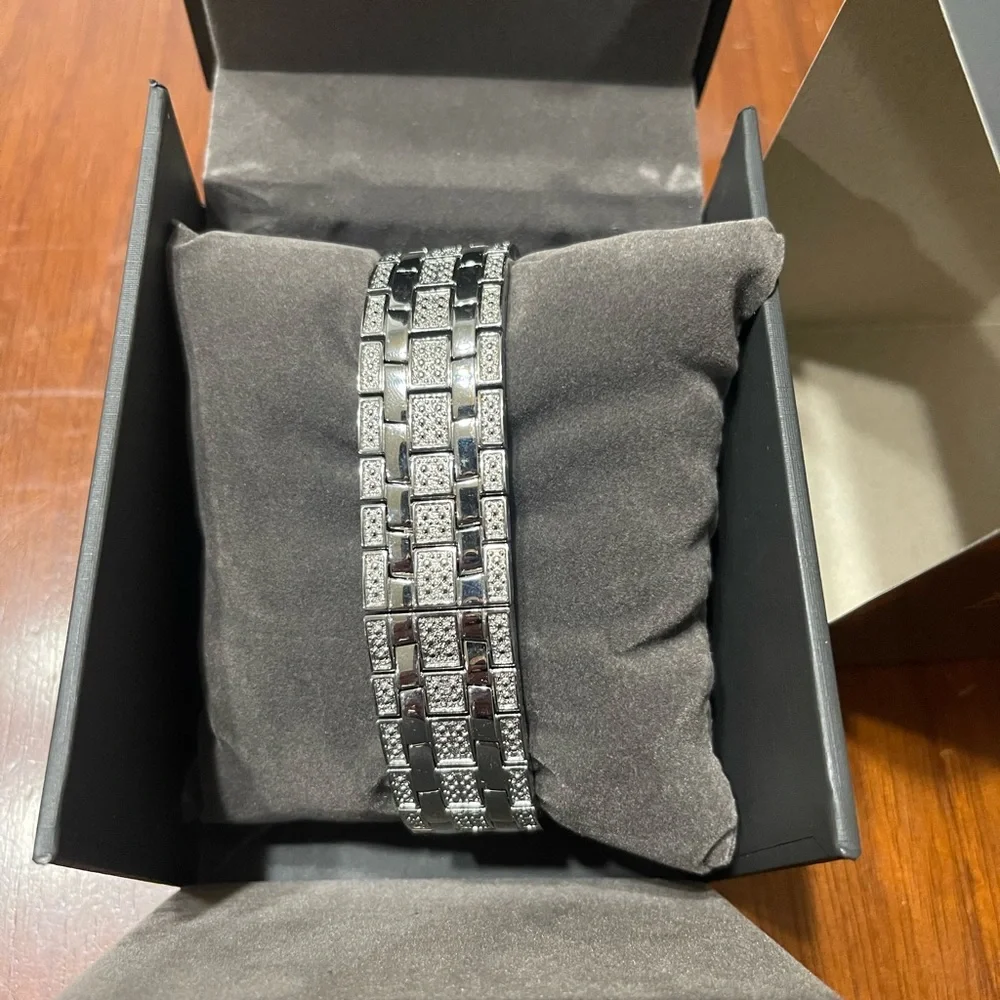 LUXURY BULOVA WATCH - Picture 3 of 4